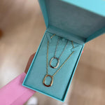 COLAR COM PINGENTE OVAL CURVO E LISO