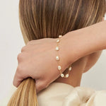PULSEIRA COM PÉROLAS OVAIS INTERCALADAS
