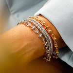 PULSEIRA LISA COM ELOS TRANÇADOS E ESFERAS SLIM