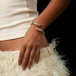 BRACELETE OVAL DE DUAS VOLTAS COM ABERTURA